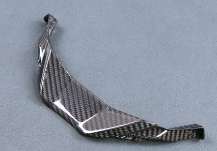 Labio delantero de carbono tipo “pico de pato” para BMW S1000RR (2023)